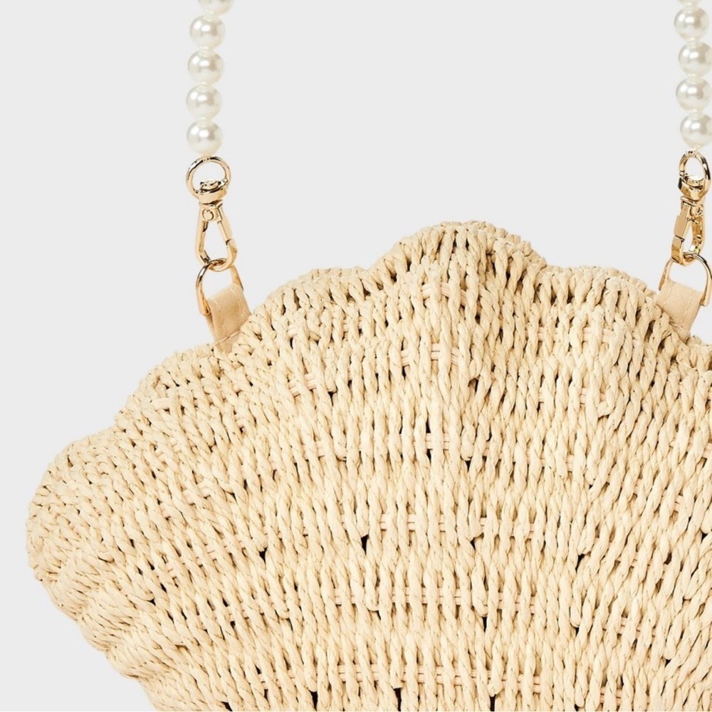Beach-y Vacay Vibe::A New Day Tan Woven Shell Shape Bag with Pearl Strap::NWT:: - Picture 5 of 6
